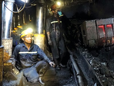 Đẩy mạnh cơ giới hóa giúp năng suất khai thác than lò chợ 9 tháng đầu năm 2018 đạt 6,43 tấn/công, tăng 1,3 lần so với năm 2015.