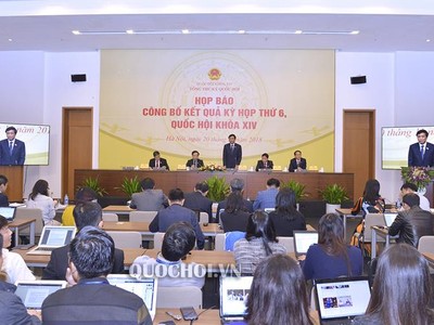 Họp báo công bố kết quả kỳ họp thứ 6, Quốc hội khóa XIV. Ảnh: quochoi.vn.