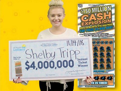 Shelby Tripp đã trúng 4 triệu USD của loại xổ số cào Cash Explosion sau khi mẹ cô khuyên cô nên mua vé số. (Nguồn: The Charlott Observer).