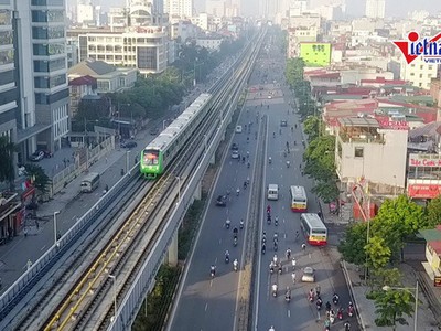 Đường sắt trên cao Cát Linh - Hà Đông vay vốn Trung Quốc, sử dụng nhà thầu Trung Quốc liên tục đội vốn, chậm tiến độ.