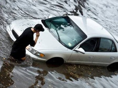 Phải làm gì khi trót phi xe vào chỗ ngập?