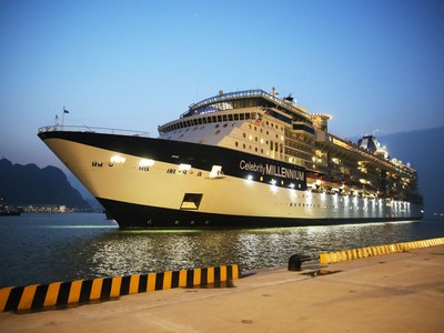 Tàu Celebrity Millennium cập Cảng tàu khách quốc tế Hạ Long.