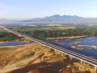 Một cây cầu trên cao tốc Đà Nẵng - Quảng Ngãi. Ảnh: Đ.T.