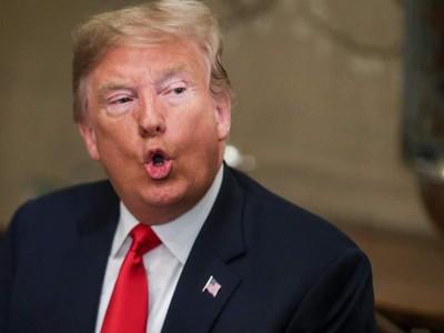 Ông Trump dọa sẽ áp thuế 25% lên xe tải nhẹ và cả ô tô con ngay trong tuần tới. (Nguồn: The Independent).