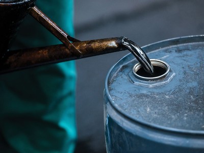 Thị trường dầu mỏ: Niềm vui ngắn hạn, nỗi lo lâu dài