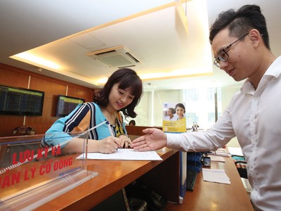 Giảm khó cho công ty chứng khoán