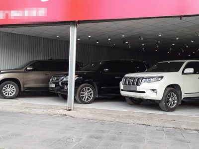 Những mẫu xe sang qua sử dụng đời còn khá mới được bán tại Hà Nội nhưng với giá tiền tỷ.