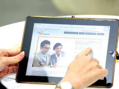 Áp dụng công nghệ là xu hướng tất yếu của ngành bảo hiểm.