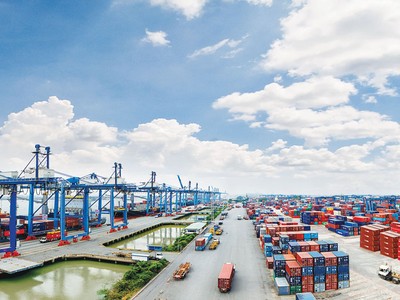 Ngành logistic loay hoay tìm hướng đi tích cực 