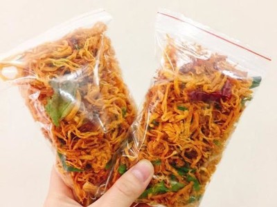 Nhiều đồ ăn vặt bị cấm khi nhập cảnh.