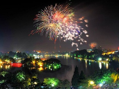 Pháo hoa đêm giao thừa tại Hồ Gươm, Hà Nội (Ảnh minh hoạ).