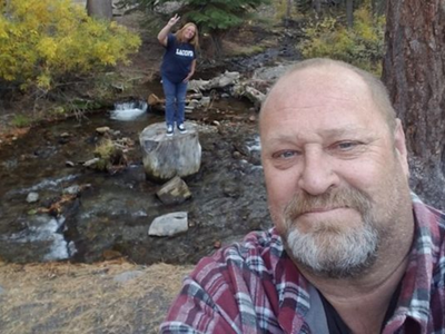 Loren Krytzer và vợ ông - Lisa trong một chuyến du lịch. Ảnh: Loren Krytzer.