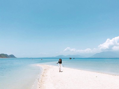 Hút mắt với 5 con đường giữa biển đẹp ngất ngây ở Việt Nam