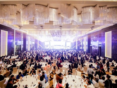 Đông đảo khách hàng lựa chọn mua bất động sản dịp cuối năm.