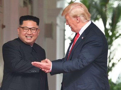 Tổng thống Donald Trump và nhà lãnh đạo Kim Jong-un gặp nhau tại Singapore năm 2018. (Ảnh: Getty).