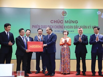 Khai trương phiên giao dịch chứng khoán đầu Xuân Kỷ Hợi, Thủ tướng Nguyễn Xuân Phúc chia sẻ niềm tin mạnh mẽ trong năm mới.