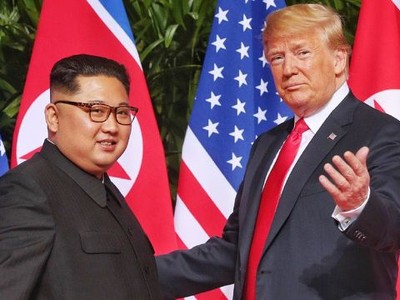 Tổng thống Donald Trump và nhà lãnh đạo Kim Jong-un gặp nhau tại Singapore năm 2018. (Ảnh: Getty).