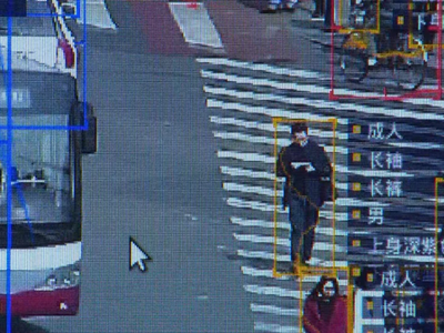 Camera giám sát và nhận diện khuôn mặt người lưu hành trên đường tại Trung Quốc.