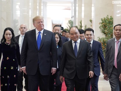 Thủ tướng Nguyễn Xuân Phúc đón Tổng thống Hoa Kỳ Donald Trump