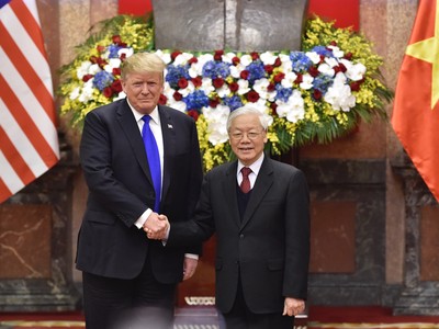 Tổng Bí thư, Chủ tịch nước Nguyễn Phú Trọng tiếp Tổng thống Donald Trump. Ảnh VGP/Nhật Bắc