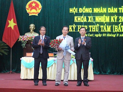 Lãnh đạo tỉnh Gia Lai chúc mừng ông Đỗ Tiến Đông.