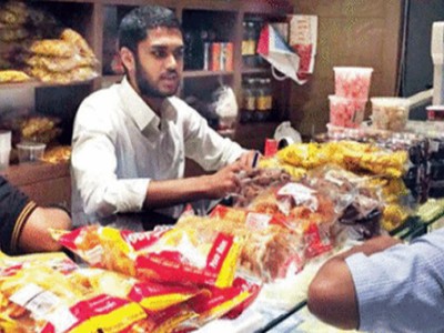 Cậu con trai tỷ phú Dravya đã phải tìm nhiều việc để tự trang trải cuộc sống trong một tháng. Ảnh:Timesofindia.