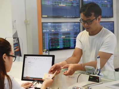 Dòng tiền trên thị trường thường ưu tiên cho những mã có "sóng", hơn là những mã lợi tức cao nhưng không đều đặn.