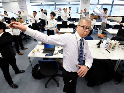 Bộ Văn hoá đề nghị cán bộ tập thể dục giữa giờ mỗi ngày hai lần