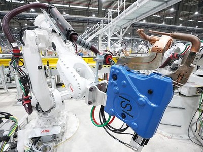 Thủ tướng mong ngành ô tô sớm xuất khẩu thương hiệu xe hơi Việt Nam.