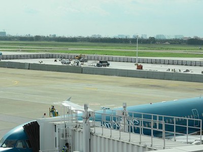 Theo ước tính, việc mở rộng sân bay Tân Sơn Nhất cần khoảng 25.000 tỷ đồng (chưa bao gồm chi phí giải phóng mặt bằng).