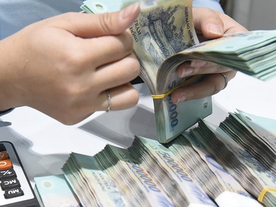 Lãi suất biến động cuối quý I, NHNN bơm thêm tiền hạ nhiệt