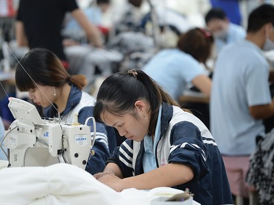 Khối doanh nghiệp trong ngành ngân hàng, dệt may, xuất khẩu, bất động sản công nghiệp, hàng không, tiêu dùng… được kỳ vọng sẽ khả quan.