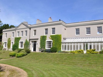 Ngôi biệt thự được rao bán dưới hình thức chơi xổ số. Ảnh: Mirror.