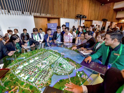 Hơn 1.000 khách hàng tham dự lễ công bố 100 sản phẩm đẹp nhất tại dự án King Bay.