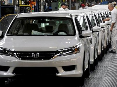 Nguồn cung xe nhập khẩu, xe trong nước dồi dào.
