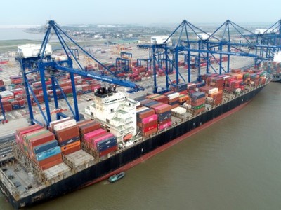 Cảng HICT đón tàu Northern Jaguar sức chở hơn 8.800 TEUs. Ảnh: hict.net.vn