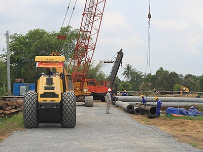 Cao tốc Trung Lương - Mỹ Thuận đang được thi công trở lại. Ảnh: Phương Linh.