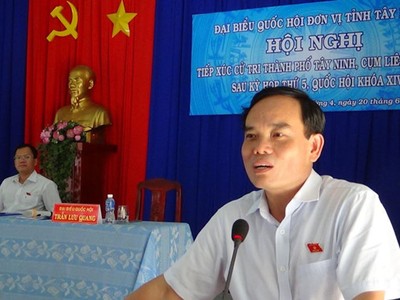 Ông Trần Lưu Quang trong một buổi tiếp xúc cử tri tại Tây Ninh. Ảnh: Báo Tây Ninh.