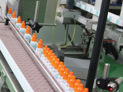 Chiến lược thị trường của Traphaco là "đi bằng hai chân": cả kênh OTC và kênh ETC.