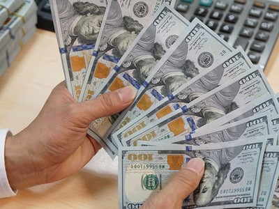 Dù chịu áp lực, Fed không vội vã điều chỉnh lãi suất