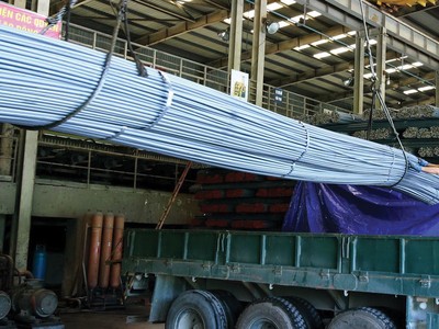 Sản xuất thép trong nước vẫn phụ thuộc nhiều vào nguồn nguyên liệu nhập khẩu.