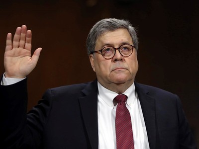 Bộ trưởng Tư pháp William Barr tuyên thệ để làm chứng trước phiên điều trần của Ủy ban Tư pháp Thượng viện tại Tòa nhà Quốc hội ở Washington, Mỹ, ngày 1/5. Ảnh: AP.