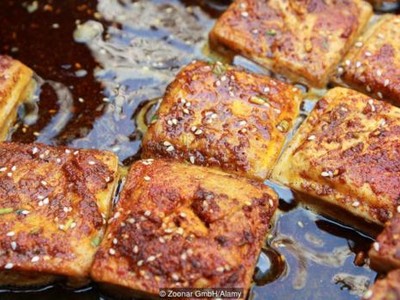 Đậu phụ thối được xem là món ăn đường phố đặc trưng của Đài Loan. Ảnh: BBC. 