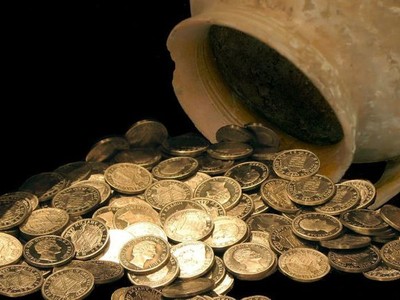 Một người dân đã yêu cầu Bộ Tài chính bồi thường 30.600 USD cho một kho báu mà anh tìm thấy nhưng đã bị cảnh sát làm mất.