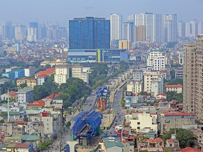 Thi công tuyến đường trên cao tại đường Trường Chinh đoạn từ Ngã Tư Vọng đến ngã tư đường Tôn Thất Tùng. (Ảnh: Huy Hùng/TTXVN).