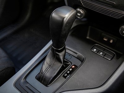 Người có bằng B1 số tự động không được lái xe số sàn.