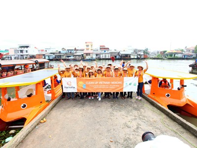 Các bạn trẻ quyết tâm cùng làm sạch sông Mê Kông.