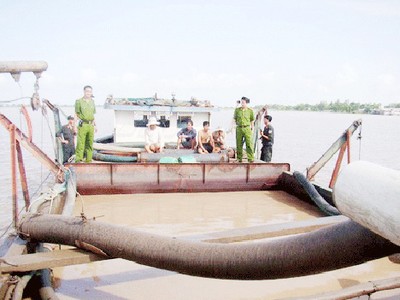 TP.HCM chi 165 tỷ đồng chống 'cát tặc'