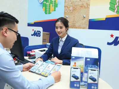 Tìm cơ hội với chứng quyền MBB và HPG