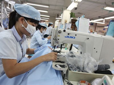 Doanh nghiệp dệt may vượt khó
